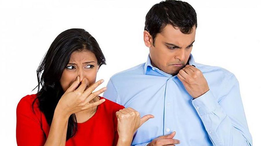 5 MẸO HAY KHỬ MÙI ĐỒ NƯỚNG BÁM TRÊN QUẦN ÁO