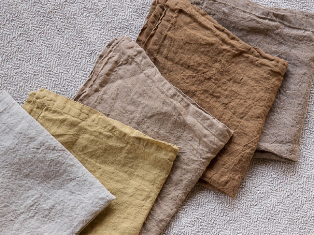 CÁCH “ĐẶC TRỊ” TÍNH DỄ NHĂN CỦA QUẦN ÁO VẢI LINEN (LANH)
