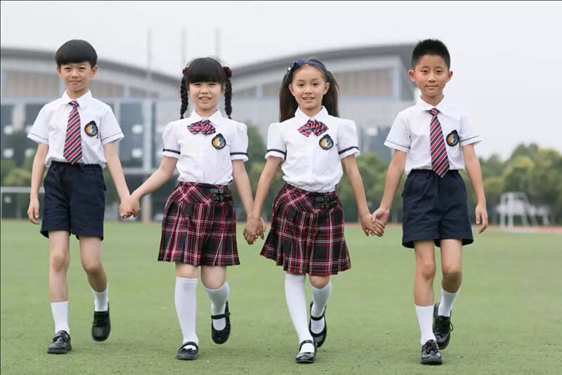 ĐỒNG PHỤC HỌC SINH Ở VIỆT NAM VÀ CÁC NƯỚC TRÊN THẾ GIỚI KHÁC NHAU NHƯ THẾ NÀO ?