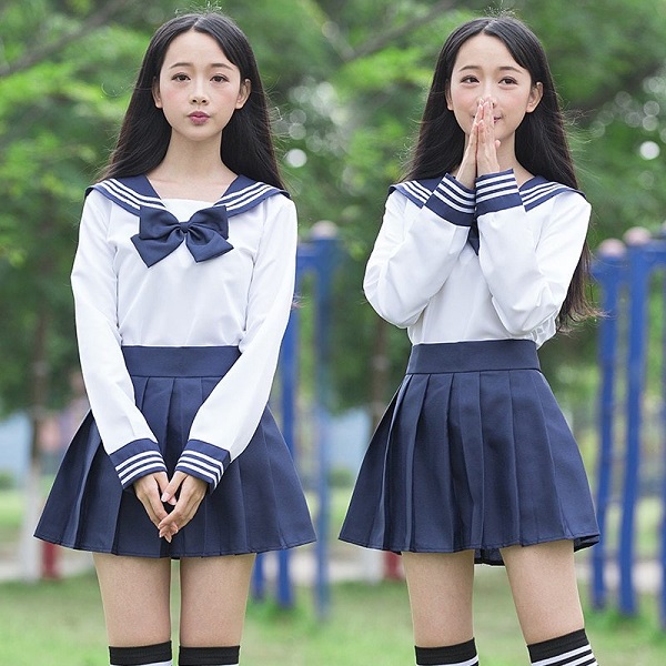 Đồng phục kiệm vải của nữ sinh Hàn khiến nhiều người lo ngại