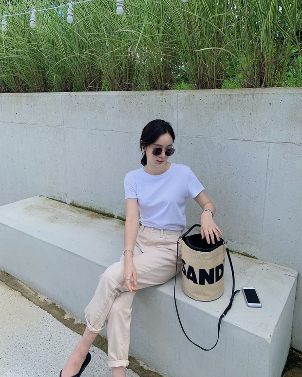 CỨ BÁM 4 CÔNG THỨC SAU ĐÂY THÌ BẠN MẶC ÁO THUN TRẮNG SẼ LUÔN ĐẸP XINH, XỊN MỊN