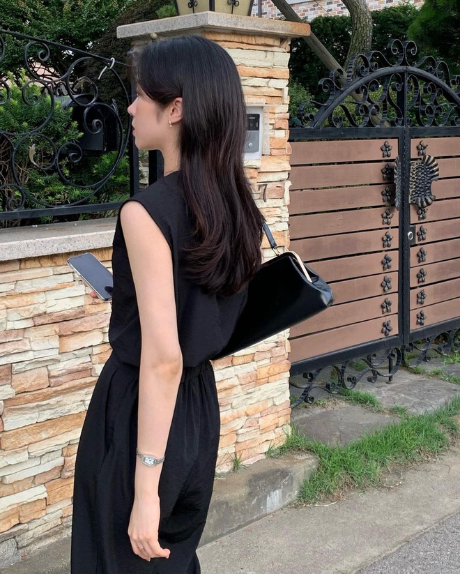 MUỐN MẶC ĐỒ ĐEN NHƯNG KHÔNG BỊ GIÀ, ĐỪNG BỎ QUA NHỮNG GỢI Ý TRONG BÀI VIẾT NÀY NHÉ !
