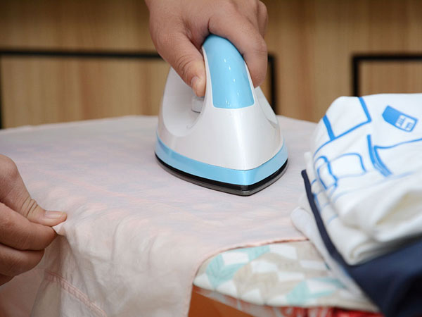 CÁCH ĐIỀU CHỈNH NHIỆT ĐỘ VÀ ỦI QUẦN ÁO THEO TỪNG LOẠI CHẤT LIỆU VẢI