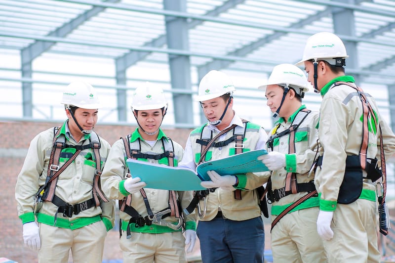 QUẦN ÁO BẢO HỘ LAO ĐỘNG CẦN ĐẠT NHỮNG YÊU CẦU GÌ ?
