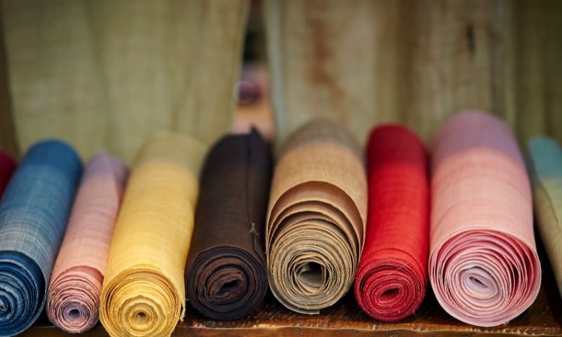 TẬN DỤNG VẢI THỪA ĐỂ TÁI CHẾ THÀNH VẬT DỤNG CÓ Ý NGHĨA