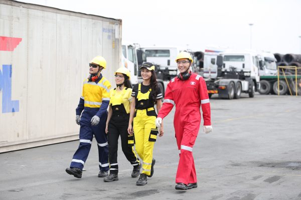 CÓ KHÁC BIỆT GÌ KHI ĐẶT MAY ĐỒNG PHỤC TẠI SƯ TỬ VÀNG ?