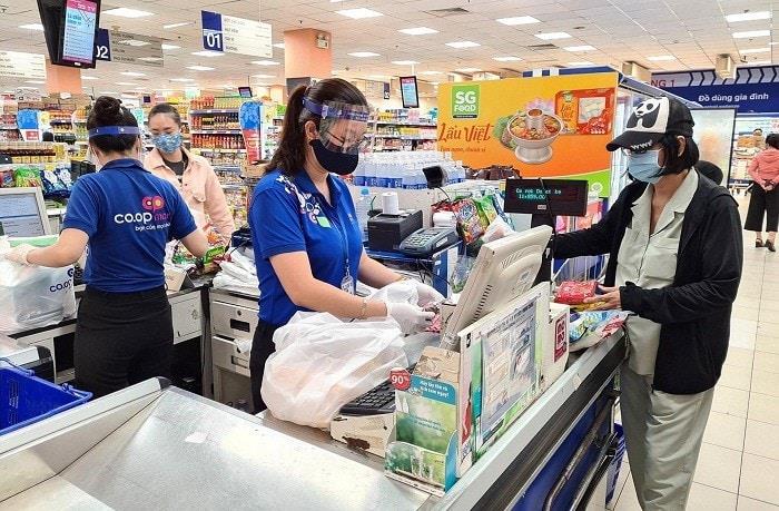 TRANG BỊ ĐỒNG PHỤC CHO NHÂN VIÊN HỆ THỐNG SIÊU THỊ – SỰ CHUYÊN NGHIỆP, CHỈNH CHU VÀ TÔN TRỌNG KHÁCH HÀNG