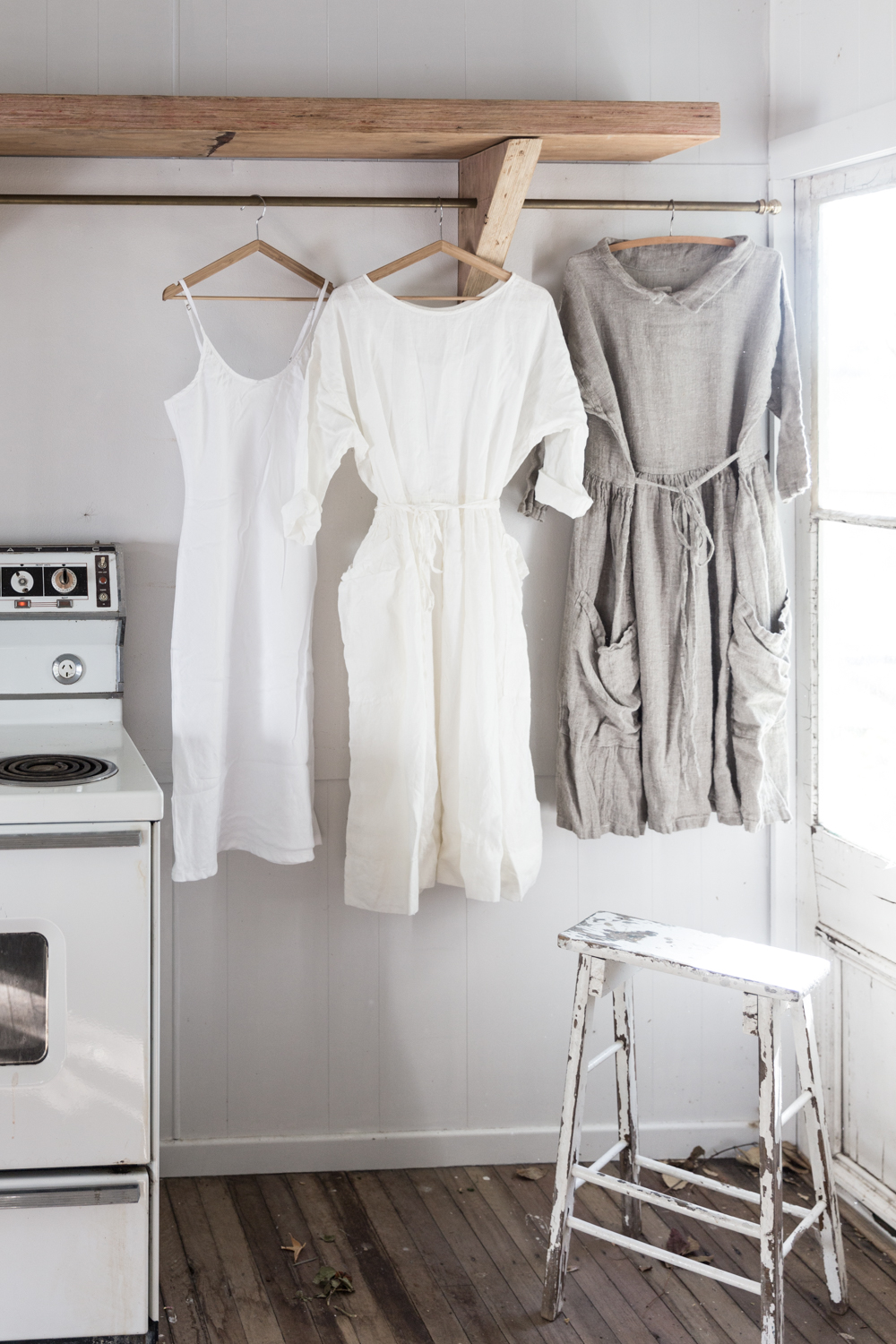 VÌ SAO VẢI LINEN DỄ NHĂN ? CÁCH BẢO QUẢN QUẦN ÁO LINEN