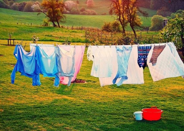 CÁCH BẢO QUẢN QUẦN ÁO KHÔNG BỊ BAY MÀU